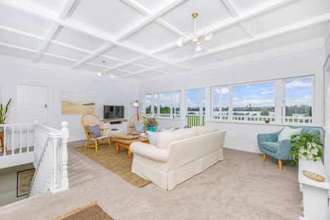 Photo of property in 42 Waterview Road, Stanley Point, Auckland, 0624