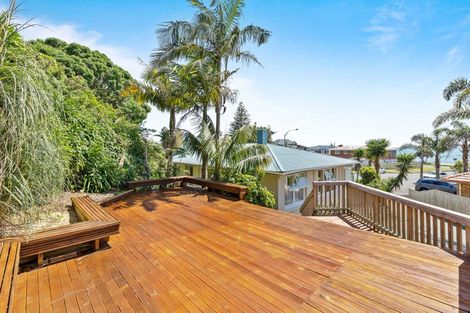 Photo of property in 11 Luke Place, Eastern Beach, Auckland, 2012
