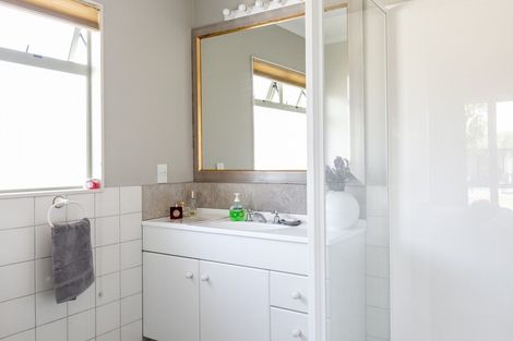 Photo of property in 18 Forbury Way, Taradale, Napier, 4112