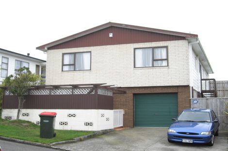 Photo of property in 25 Edgecombe Street, Newlands, Wellington, 6037