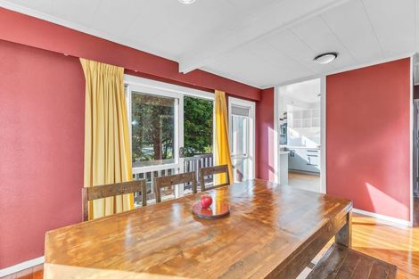 Photo of property in 50 Seaview Road, Marfell, New Plymouth, 4310