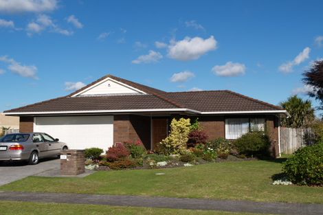 Photo of property in 2/8 The Green, Golflands, Auckland, 2013