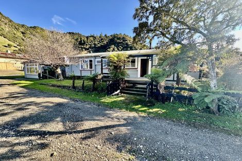 Photo of property in 254 Mangaonga Road, Ahititi, Urenui, 4378