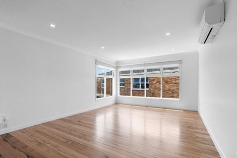 Photo of property in 514a Blockhouse Bay Road, Blockhouse Bay, Auckland, 0600