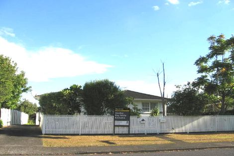 Photo of property in 56 Lantana Road, Green Bay, Auckland, 0604