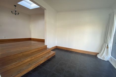 Photo of property in 21 Queen Street, Mount Victoria, Wellington, 6011