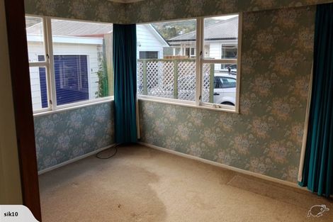 Photo of property in 9a Rewa Terrace, Tawa, Wellington, 5028