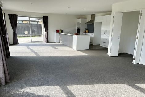 Photo of property in 8 Oakdene Place, Halswell, Christchurch, 8025