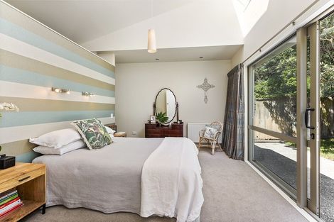 Photo of property in 118 Breaker Bay Road, Breaker Bay, Wellington, 6022