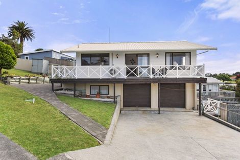 Photo of property in 51 Wallis Street, Raglan, 3225