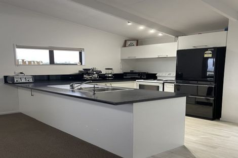 Photo of property in 5a Rimu Road, Stanmore Bay, Whangaparaoa, 0932