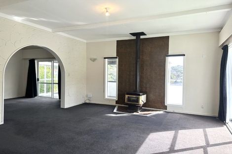 Photo of property in 10 Black Rock Road, Newlands, Wellington, 6037