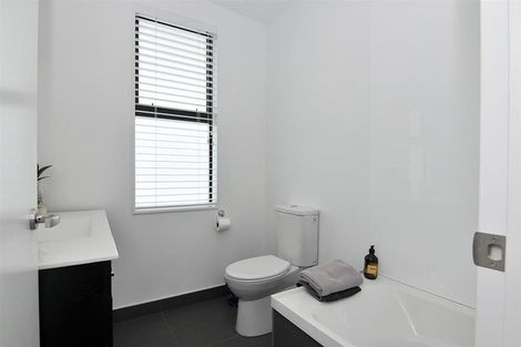 Photo of property in 2/20 Trent Street, Island Bay, Wellington, 6023