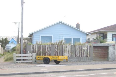 Photo of property in 22 Lyall Parade, Lyall Bay, Wellington, 6022