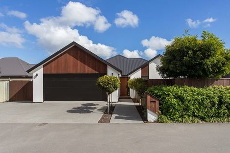 Photo of property in 4 Caro Lane, Cracroft, Christchurch, 8022