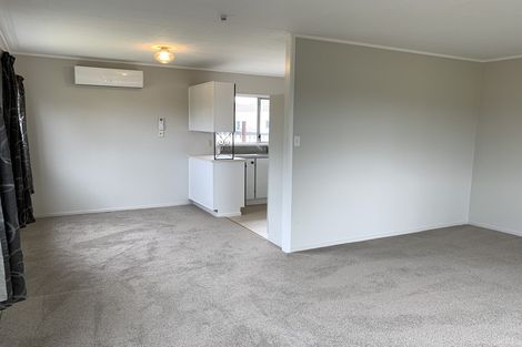 Photo of property in 2/6 Bundena Place, Clendon Park, Auckland, 2103