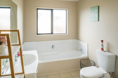 Photo of property in 14 Aoraki Rise, Aotea, Porirua, 5024