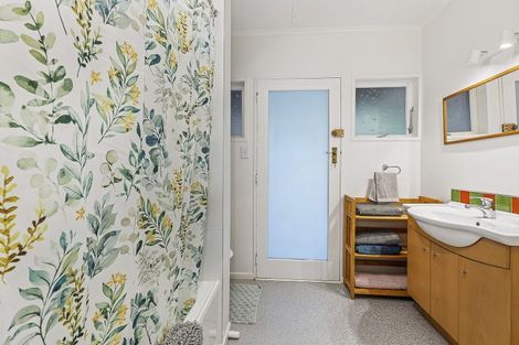 Photo of property in 3a Roys Road, Plimmerton, Porirua, 5026