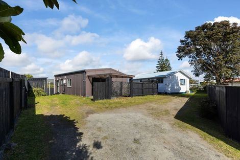 Photo of property in 42 Rutherford Drive, Waikanae Beach, Waikanae, 5036