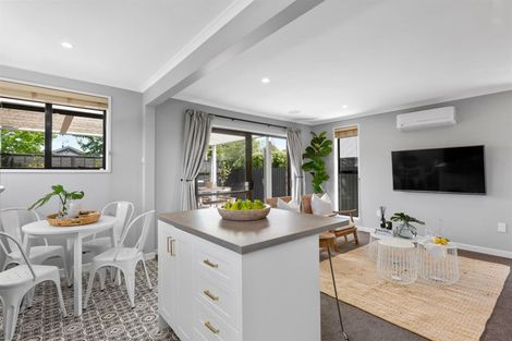 Photo of property in 2/97 Weston Road, St Albans, Christchurch, 8052