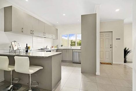 Photo of property in 2/10 Salford Crescent, Flat Bush, Auckland, 2019