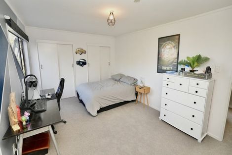 Photo of property in 7 Hillgrove Place, Fitzherbert, Palmerston North, 4410