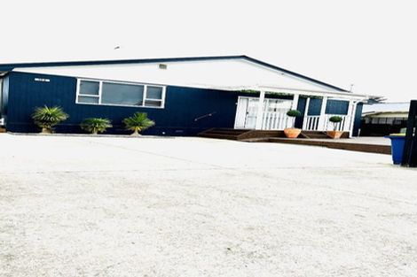 Photo of property in 11c Bamboo Grove, Kelston, Auckland, 0602