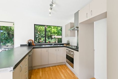 Photo of property in 7b Lyndfield Lane, Newlands, Wellington, 6037