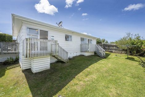 Photo of property in 4/23 Luckens Road, West Harbour, Auckland, 0618
