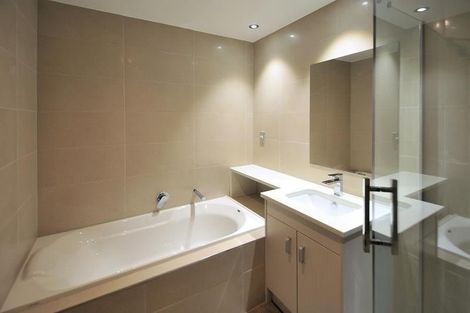 Photo of property in 16 Sohlue Place, Oteha, Auckland, 0632