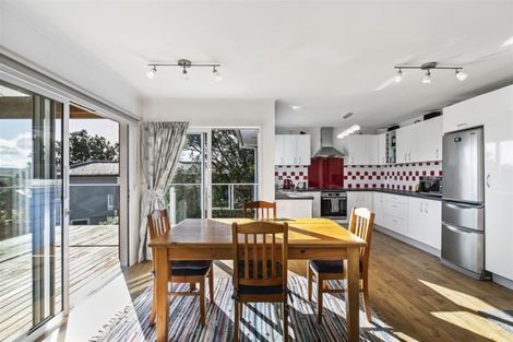 Photo of property in 28 Moffat Road, Red Beach, 0932