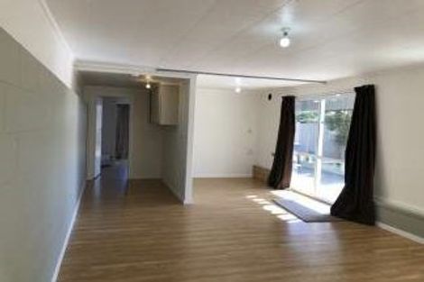 Photo of property in 33 Redwood Drive, Massey, Auckland, 0614