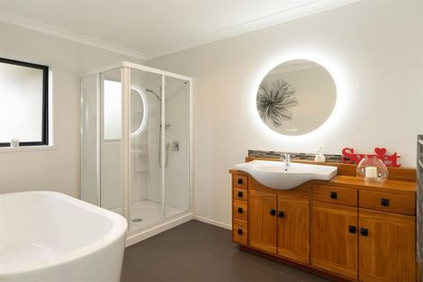 Photo of property in 356 Kimberley Road, Levin, 5571