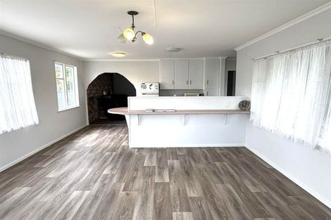 Photo of property in 4 Mokau Place, Terrace End, Palmerston North, 4410