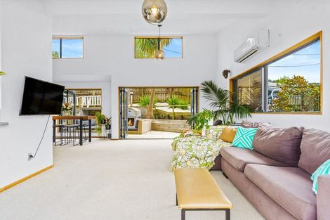 Photo of property in 2/310 Glenvar Road, Torbay, Auckland, 0630