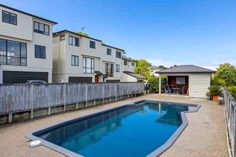 Photo of property in 8/22 Northcross Drive, Oteha, Auckland, 0632