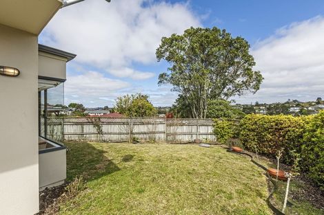 Photo of property in 6a Tobago Place, Sunnynook, Auckland, 0620