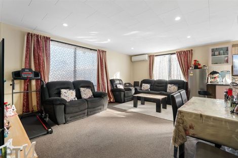 Photo of property in 2/11 Nearco Street, Randwick Park, Auckland, 2105