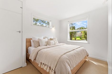 Photo of property in 16 Grand View Road, Leigh, 0985