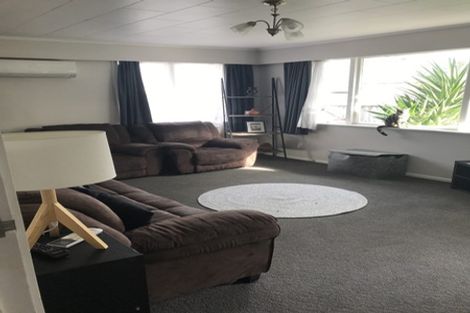 Photo of property in 2/129 Martin Street, Wallaceville, Upper Hutt, 5018