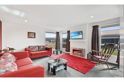 Photo of property in 32 Sutherland Drive, Kaiapoi, 7630