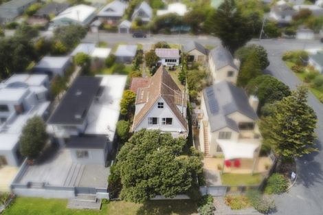 Photo of property in 24 Pukatea Street, Eastbourne, Lower Hutt, 5013