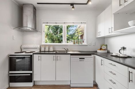 Photo of property in 4/155 Shakespeare Road, Milford, Auckland, 0620