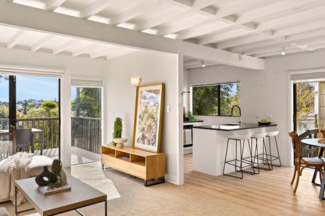 Photo of property in 2/105 Carlisle Road, Torbay, Auckland, 0632