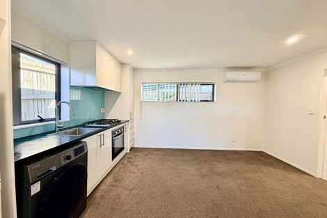 Photo of property in 24d Roberts Road, Te Atatu South, Auckland, 0610