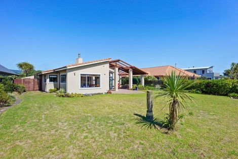 Photo of property in 7 Marewa Place, Waikanae Beach, Waikanae, 5036