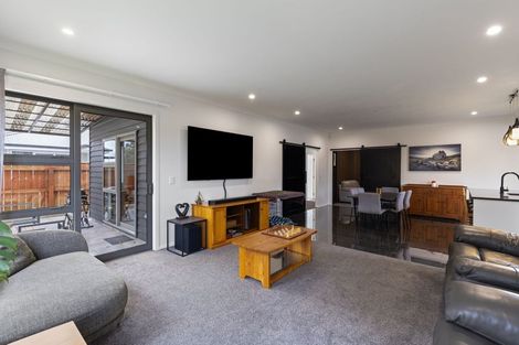 Photo of property in 12 Ivy Lane, Kelvin Grove, Palmerston North, 4414