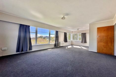 Photo of property in 21 Kahikatea Grove, Paparangi, Wellington, 6037