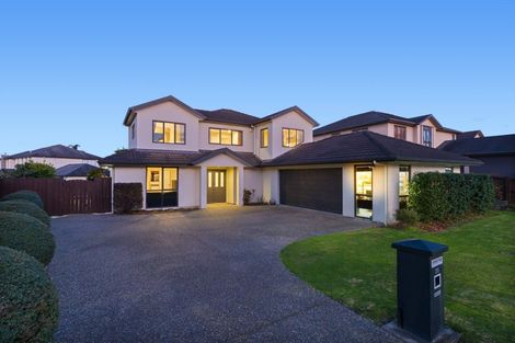 Photo of property in 35 Waimanu Bay Drive, Te Atatu Peninsula, Auckland, 0610
