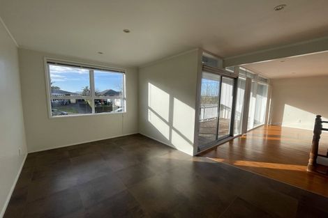 Photo of property in 25 Downsview Road, Pakuranga Heights, Auckland, 2010